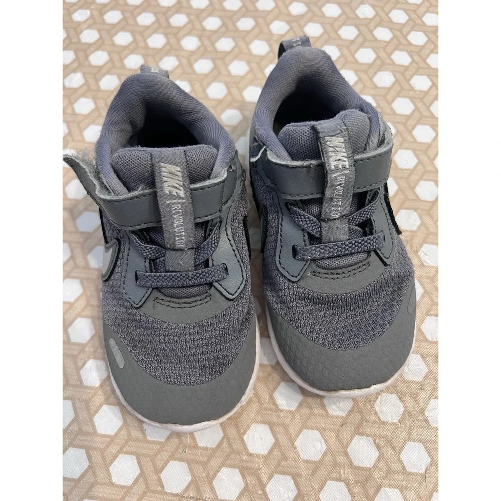 Nike Revolution 5 Toddler Size‎ 7C Gray Sneaker Hook Loop Running Shoe